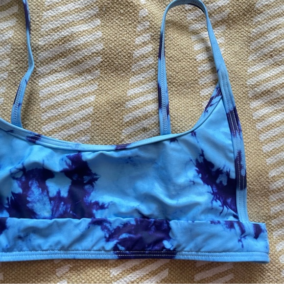 ✌️2/$10✌️ SHEIN Blue 2 Tone Tie Dye Bikini Top - Size Small - Picture 6 of 12